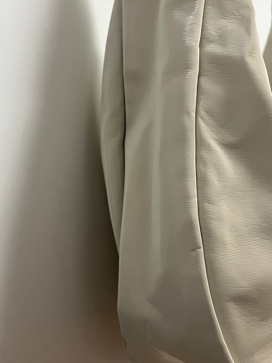 팔렛 크랙 레더 아이보리 문백 상품이미지10