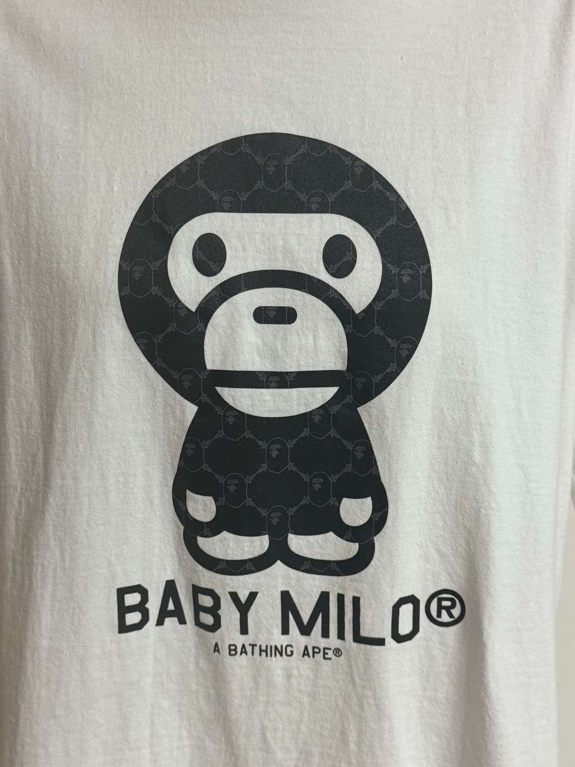 베이프 컬리지 모노그램 베이비 마일로 티셔츠 화이트 블랙 상품이미지3