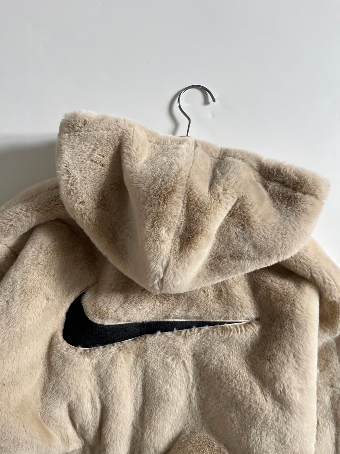 Nike 나이키 우먼 베이지 스우시 로고 퍼 후드자켓 상품이미지5