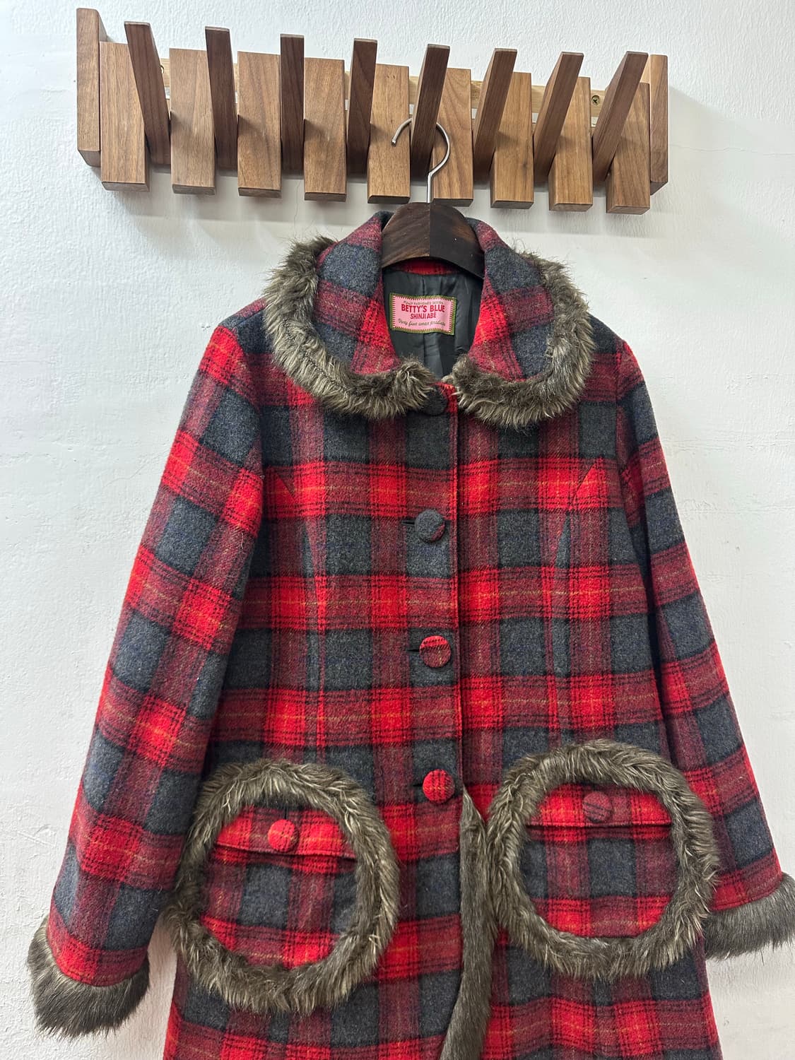 일본빈티지 BETTY’S BLUE 둥근카라 빈티지 퍼 트리밍 체크 코트 상품이미지4