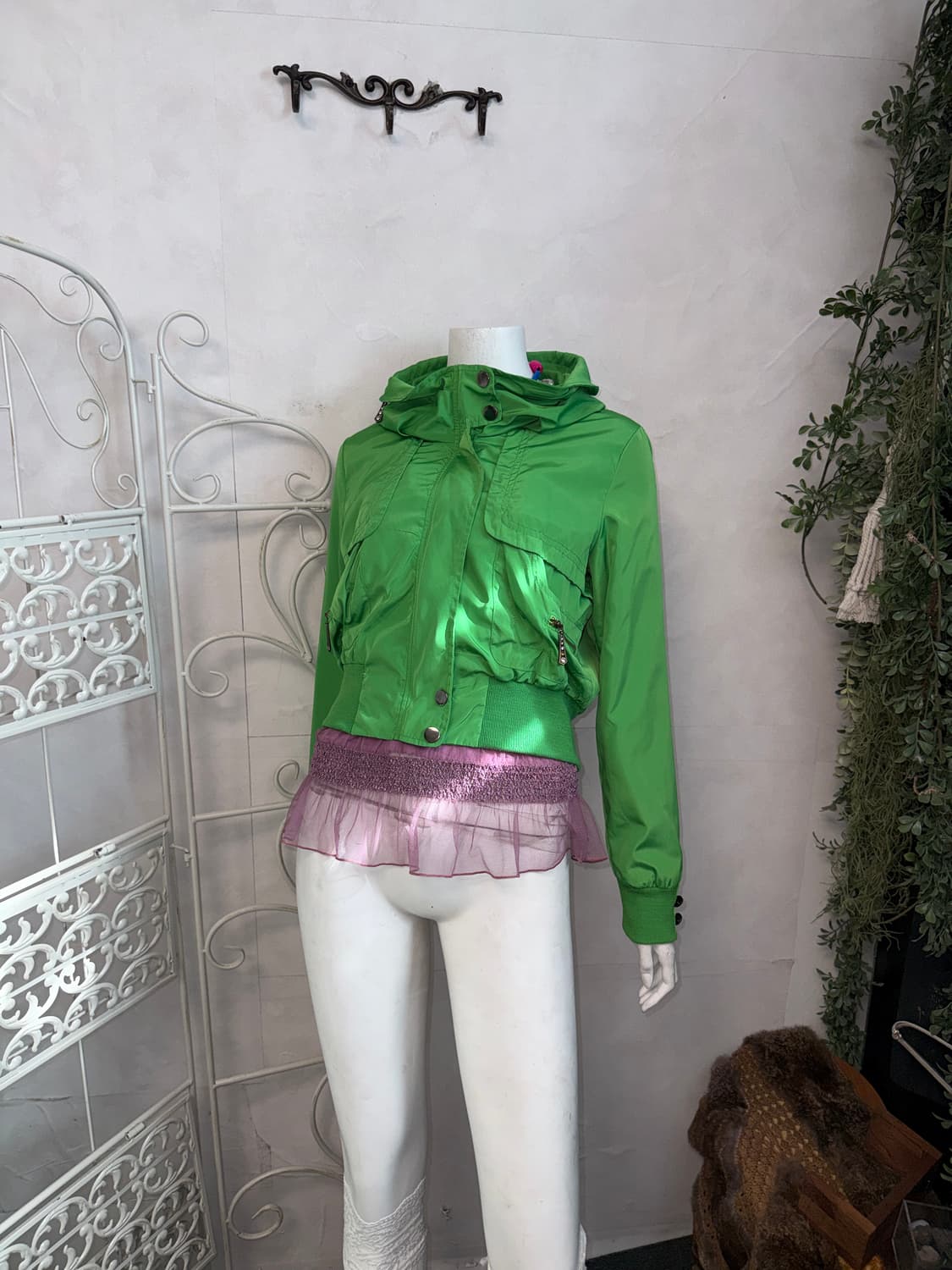 Green back eyelet crop windbreaker  상품이미지5