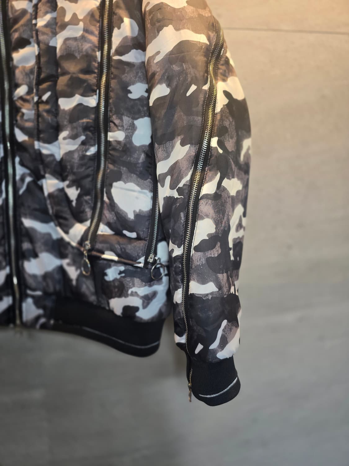 초력셔리 카모플라쥬. 봄버 자켓. 상품이미지4