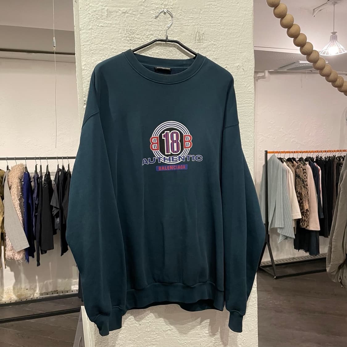 발렌시아가 로고 맨투맨 상품이미지1