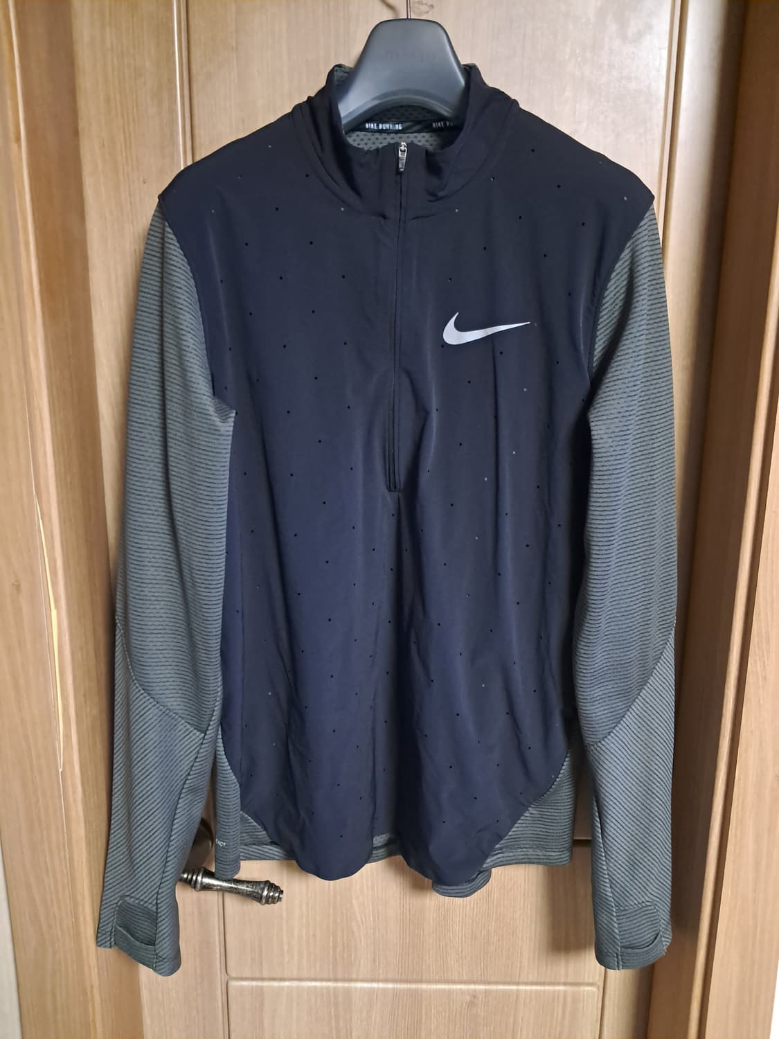 나이키 런닝 긴팔티 L 상품이미지1