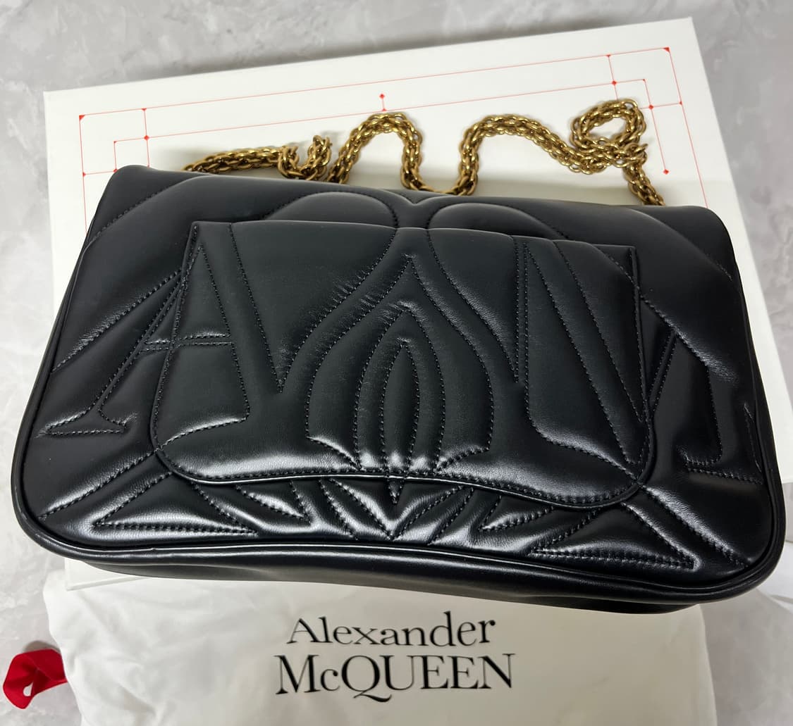 알렉산더 맥퀸 씰 백 블랙 라지 상품이미지5