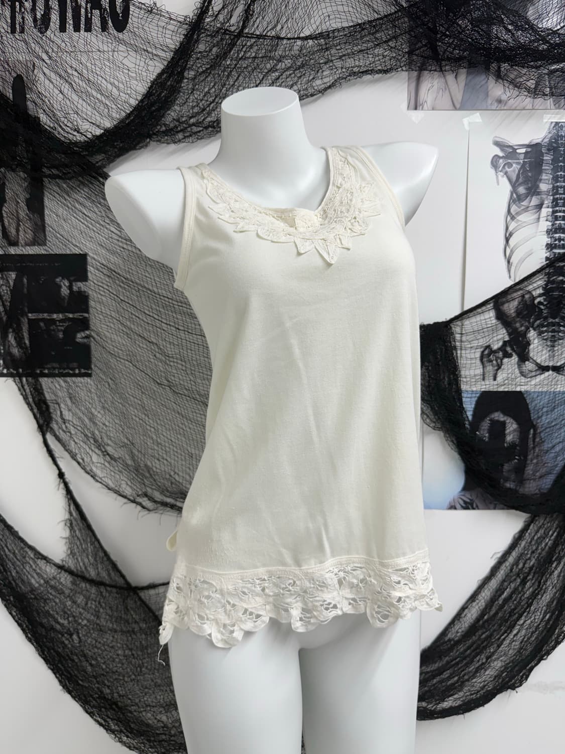 Lace detailed ivori camisole  상품이미지1
