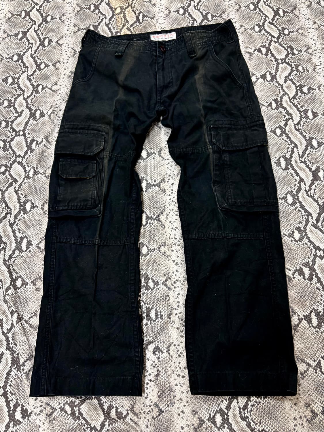 “Vintage” Black Cargo Pants 상품이미지1