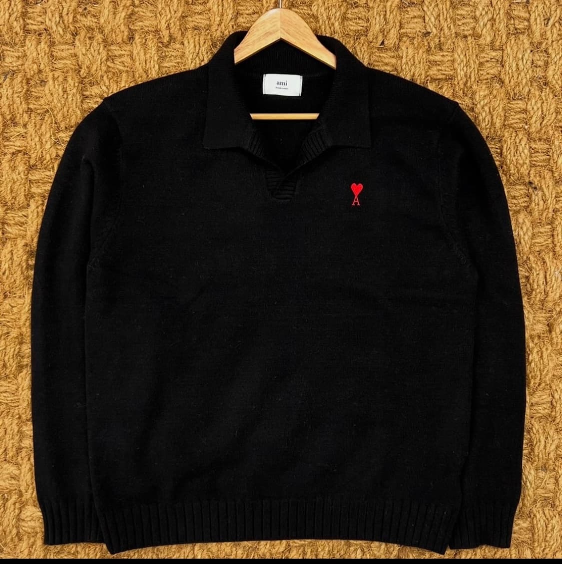 아미 자수 블랙 카라 니트 상품이미지1