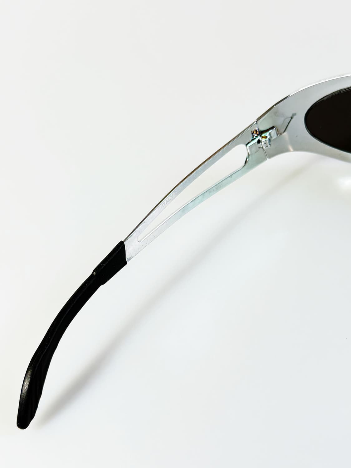 VORTEX 실버 메탈릭 오벌 프레임 빈티지 선글라스 상품이미지7