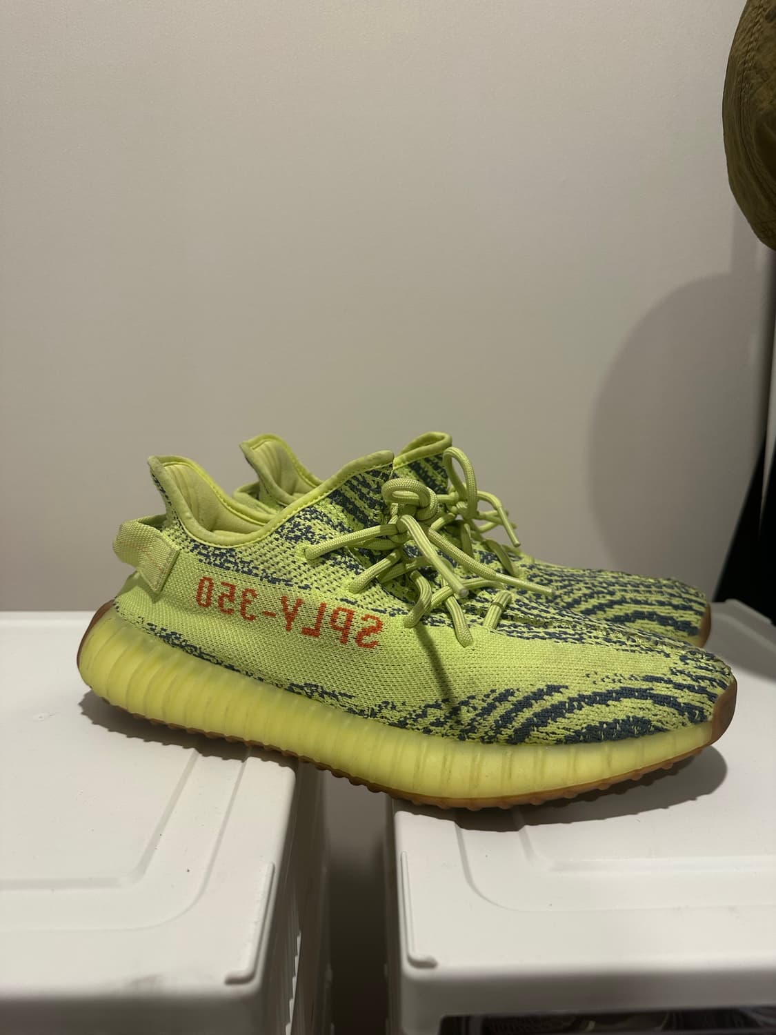 아디다스 이지부스트 프로즌 옐로우 상품이미지1