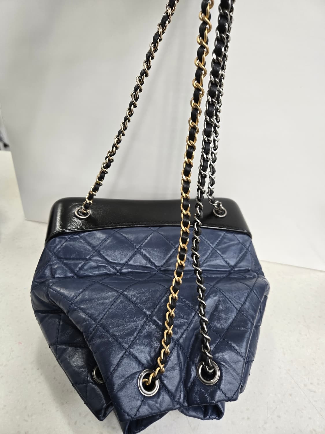 샤넬 가브리엘 백팩 스몰 네이비 블랙 상품이미지3