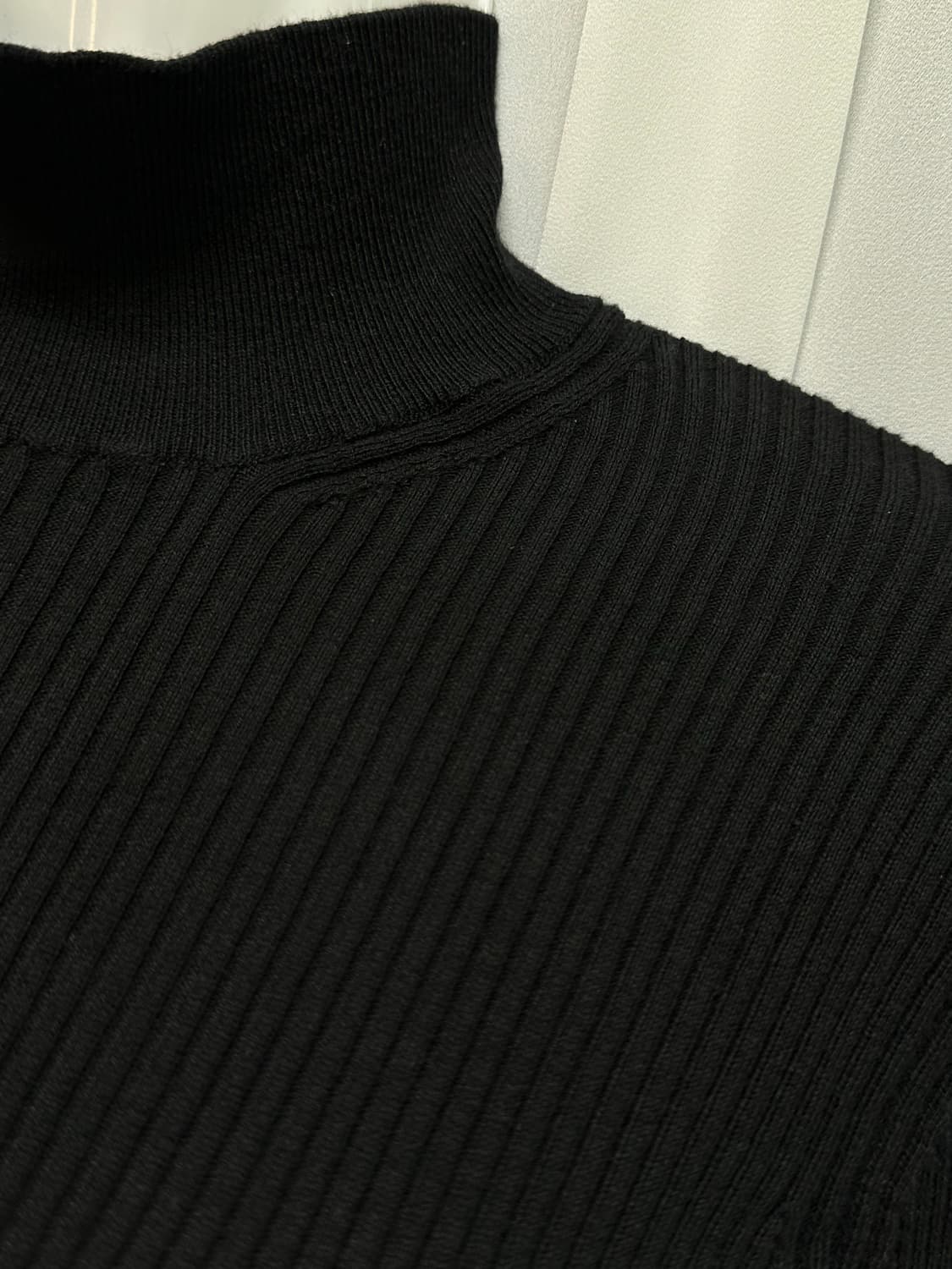 프라다 터틀넥 골지 심플 블랙 니트 상품이미지4