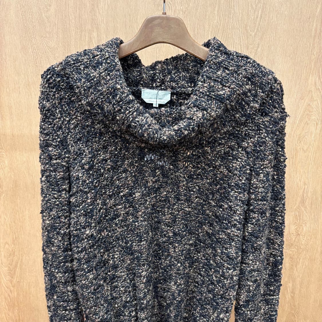 막스마라 루즈핏 부클레 카울넥 긴팔 니트 밑단 스트링 디테일 블랙 브라운 상품이미지4