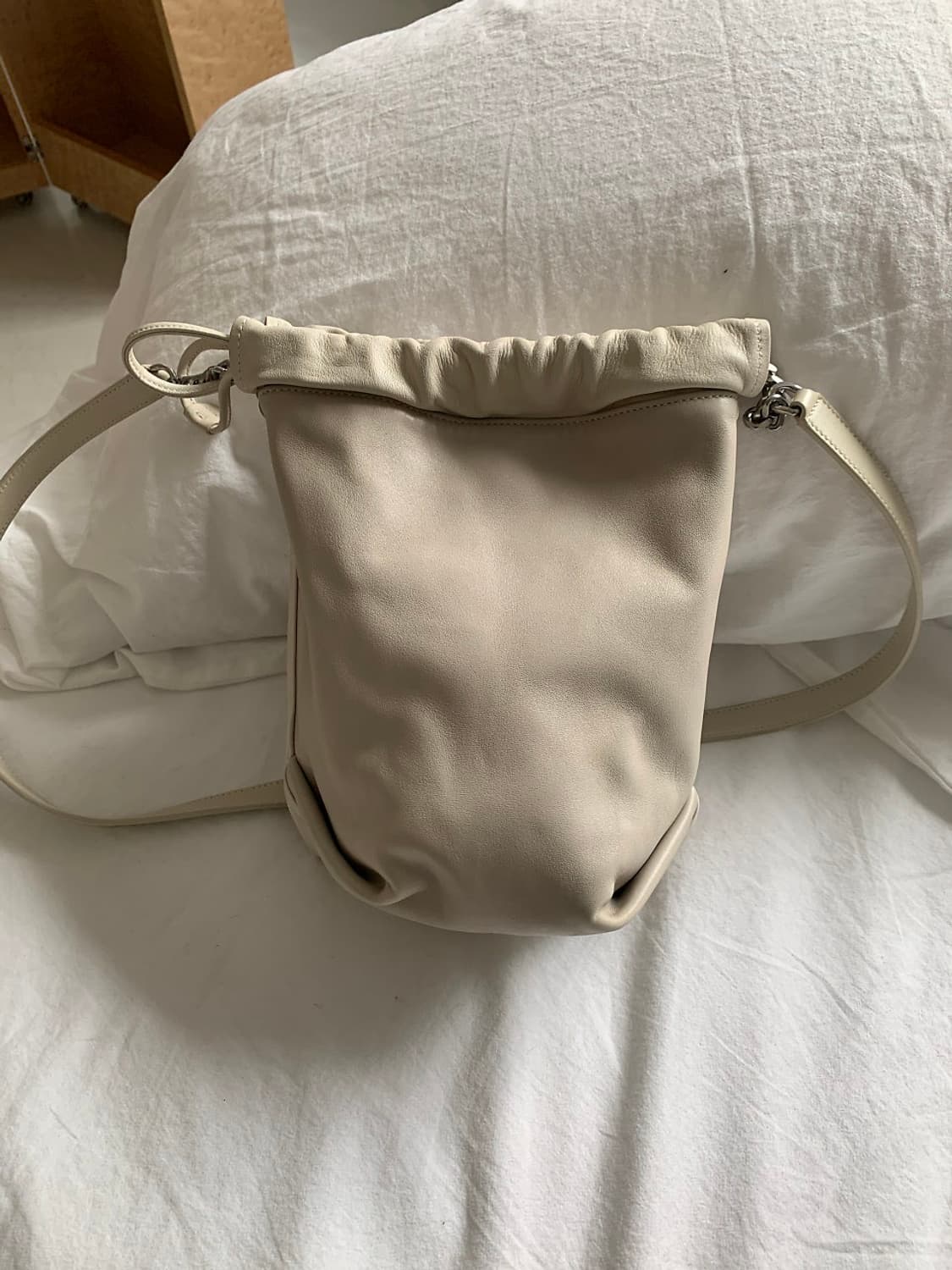 생로랑 테디 버킷백 스몰 상품이미지3