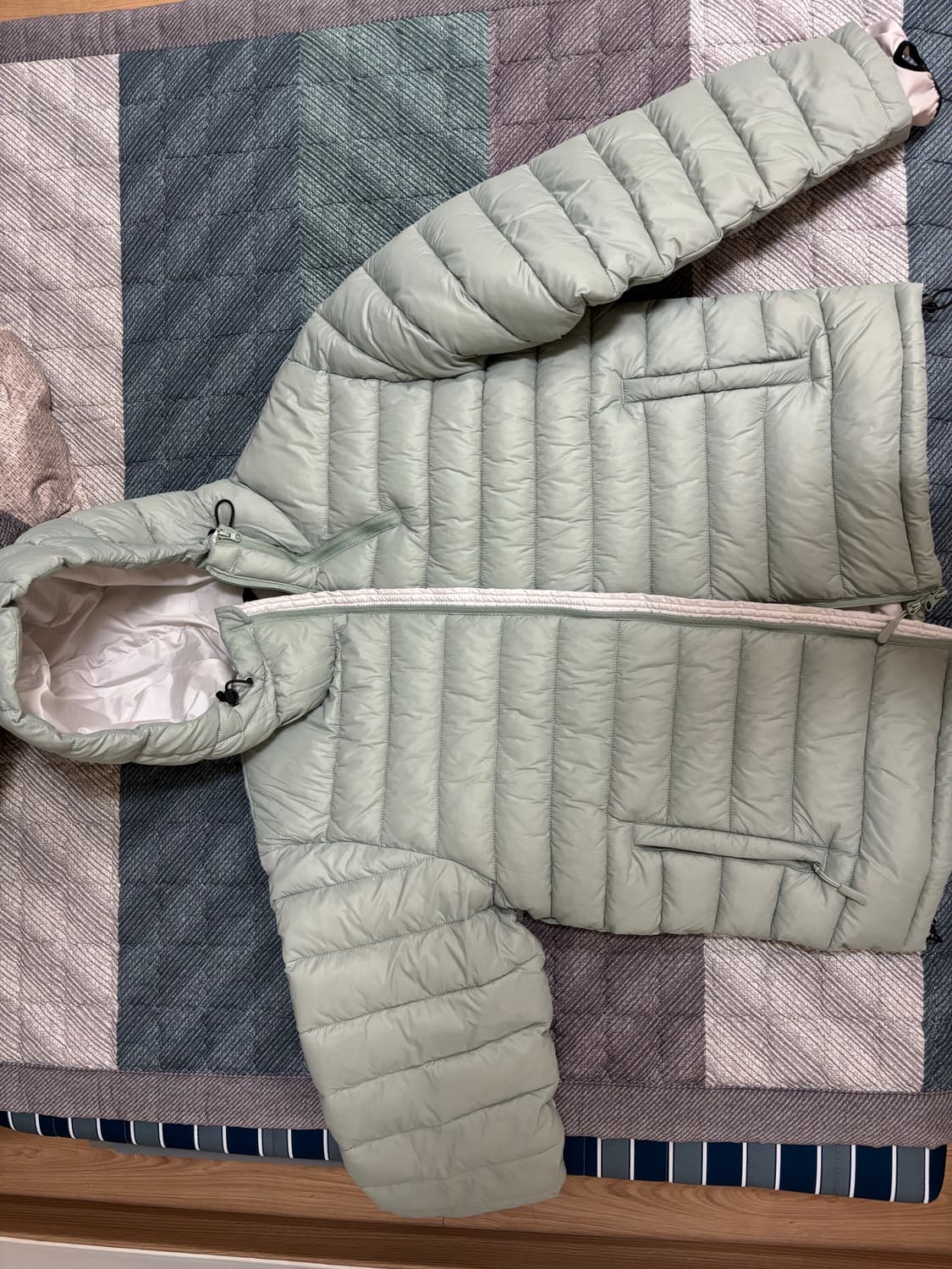 서울베이스드 경량패딩 판매합니다. 상품이미지3