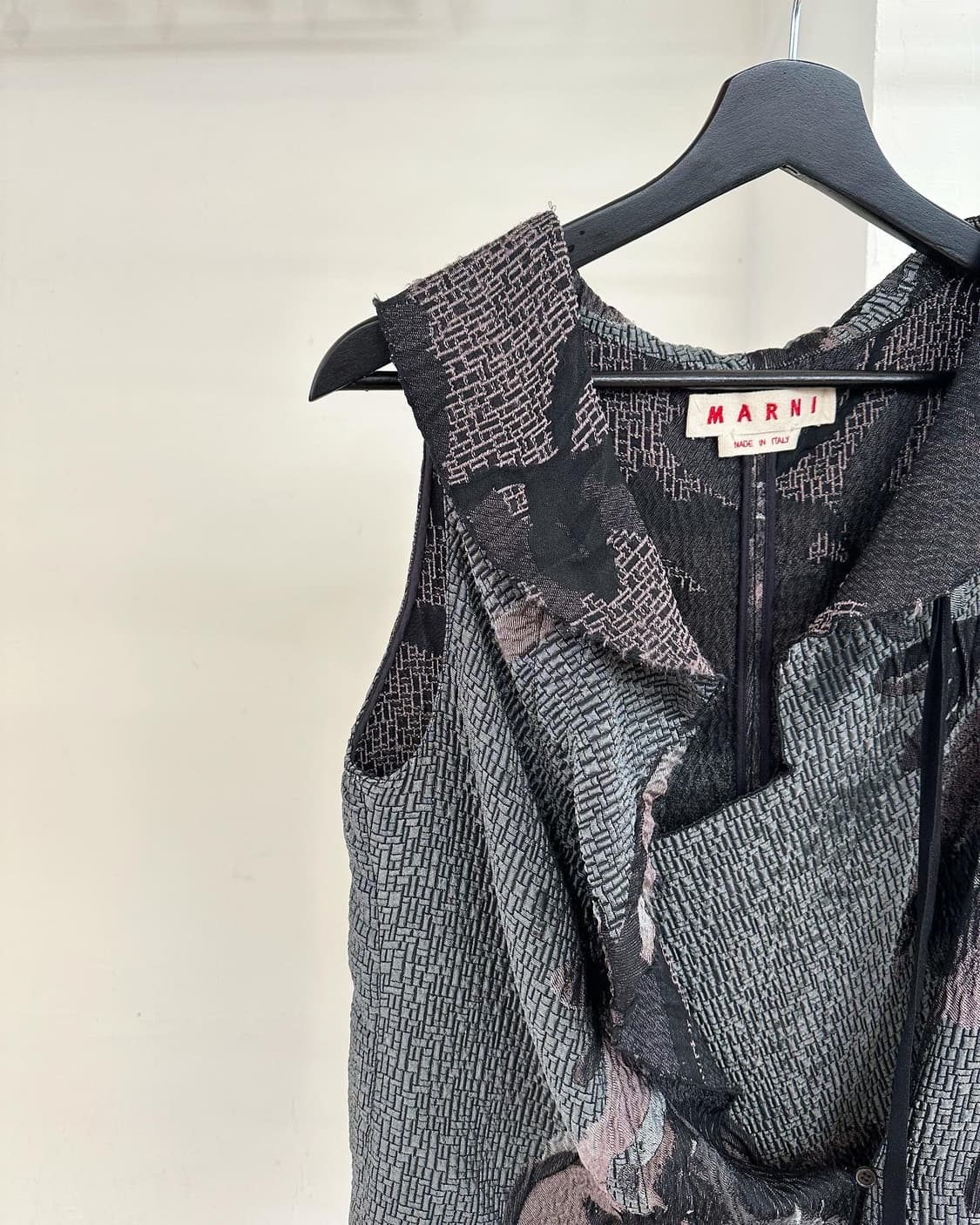 마르니 브라운 프론트 오픈 아세테이트 슬리브리스 자켓  상품이미지3