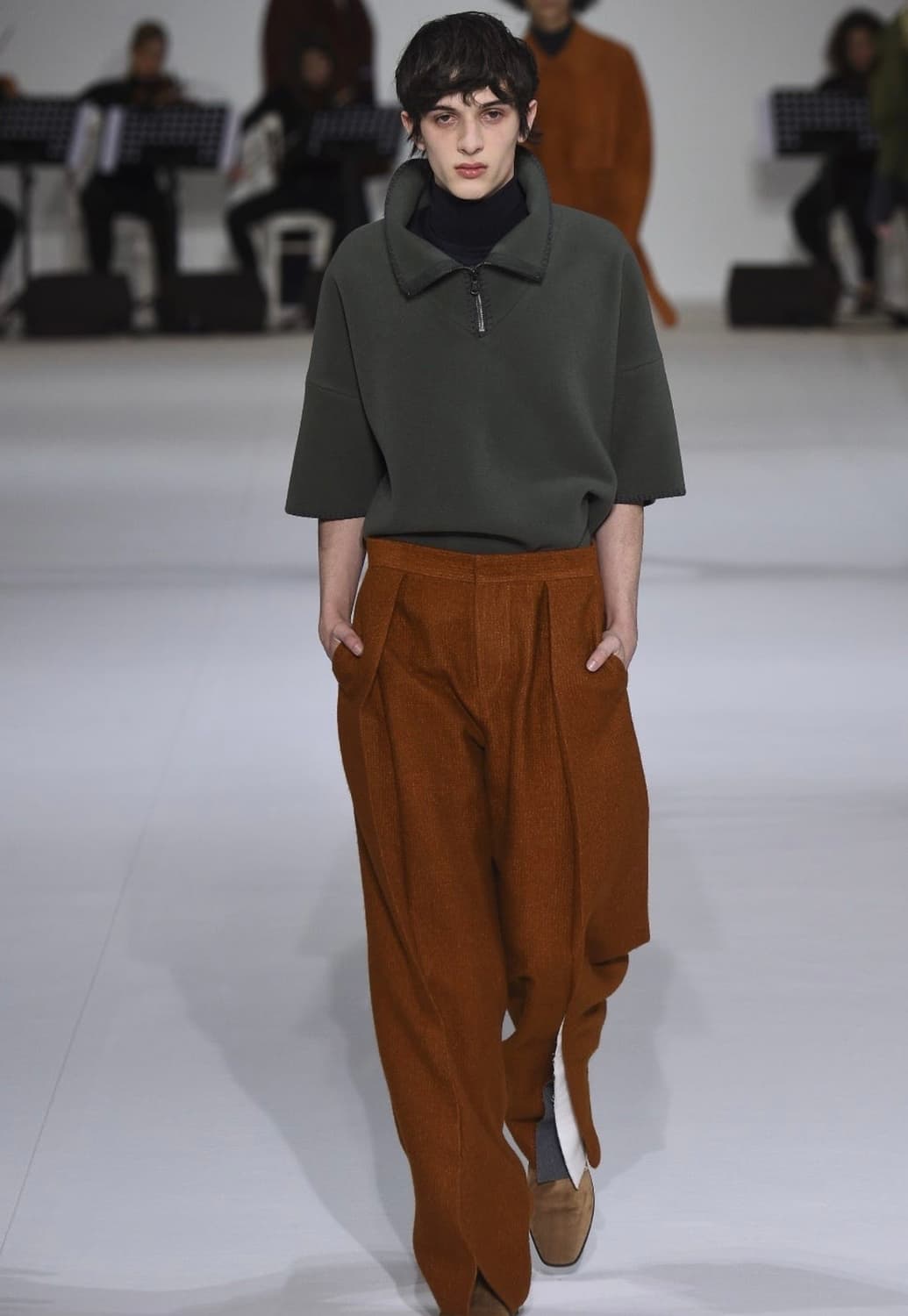 우영미 16fw 컬렉션 니트 상품이미지1