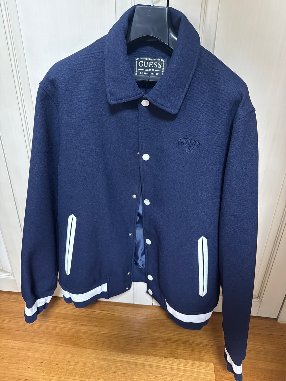 게스 남녀공용 바시티 자켓 상품이미지1