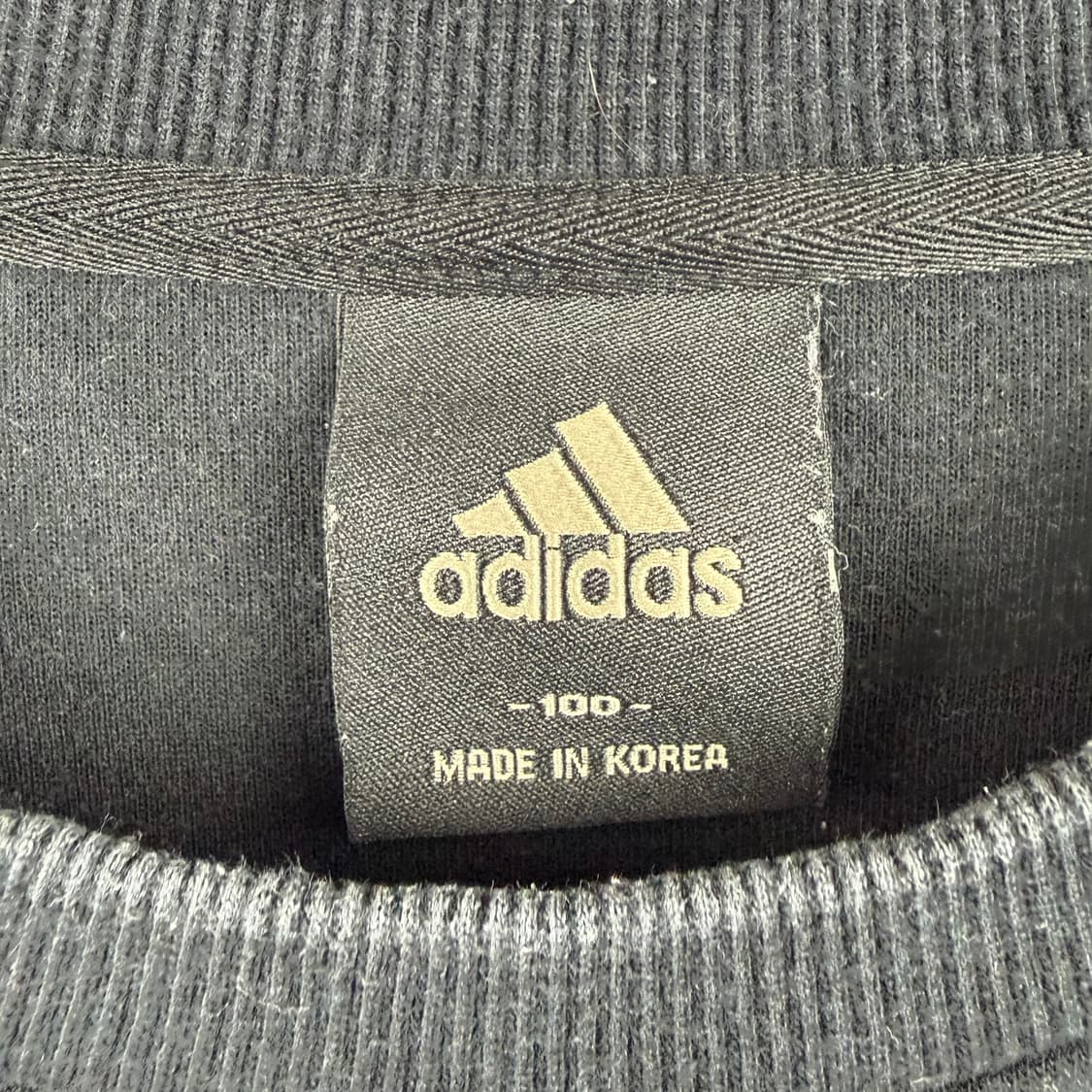 (100) 아디다스 삼선 견장 맨투맨 블랙 상품이미지3