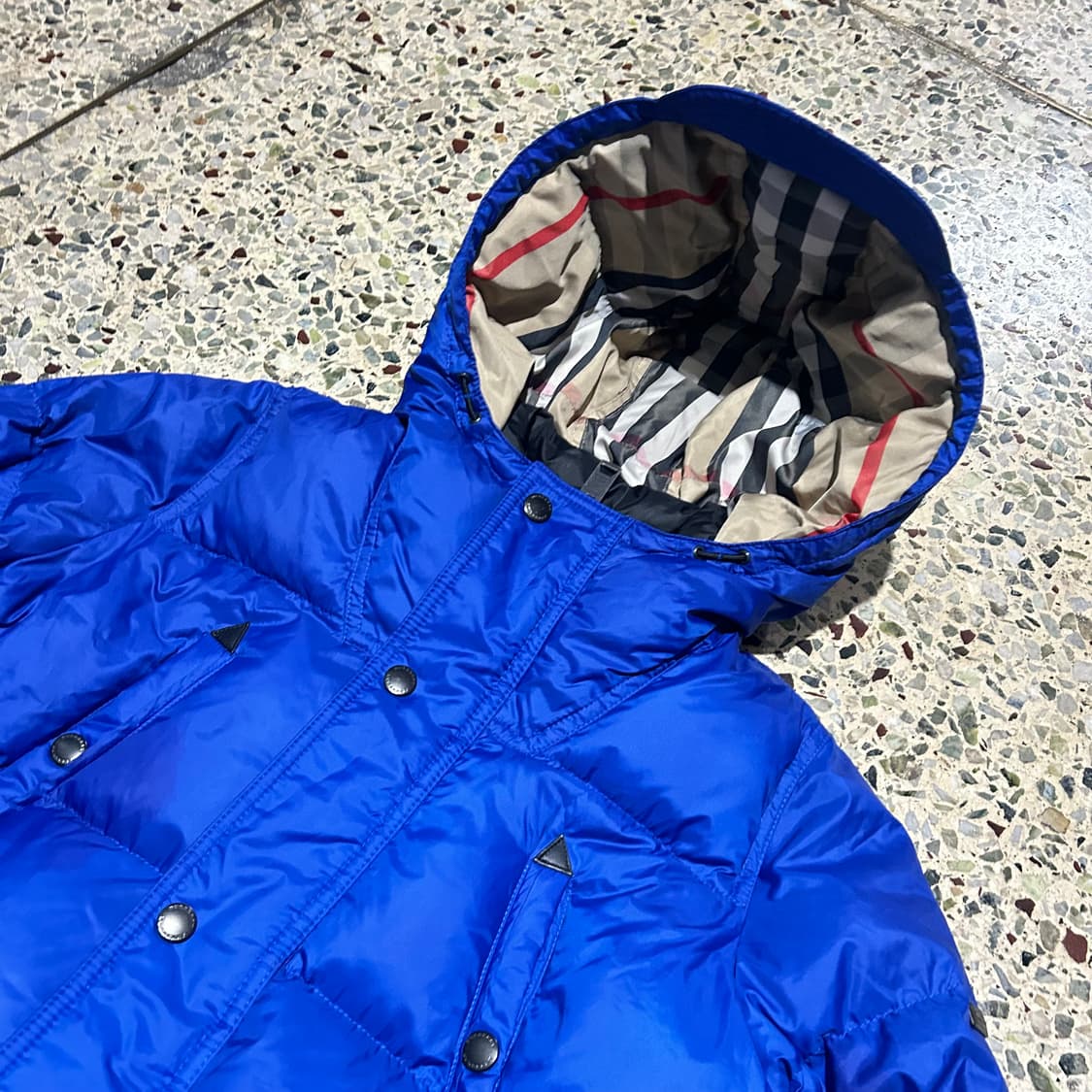 버버리(Burberry)블루 후드 다운 패딩 상품이미지2