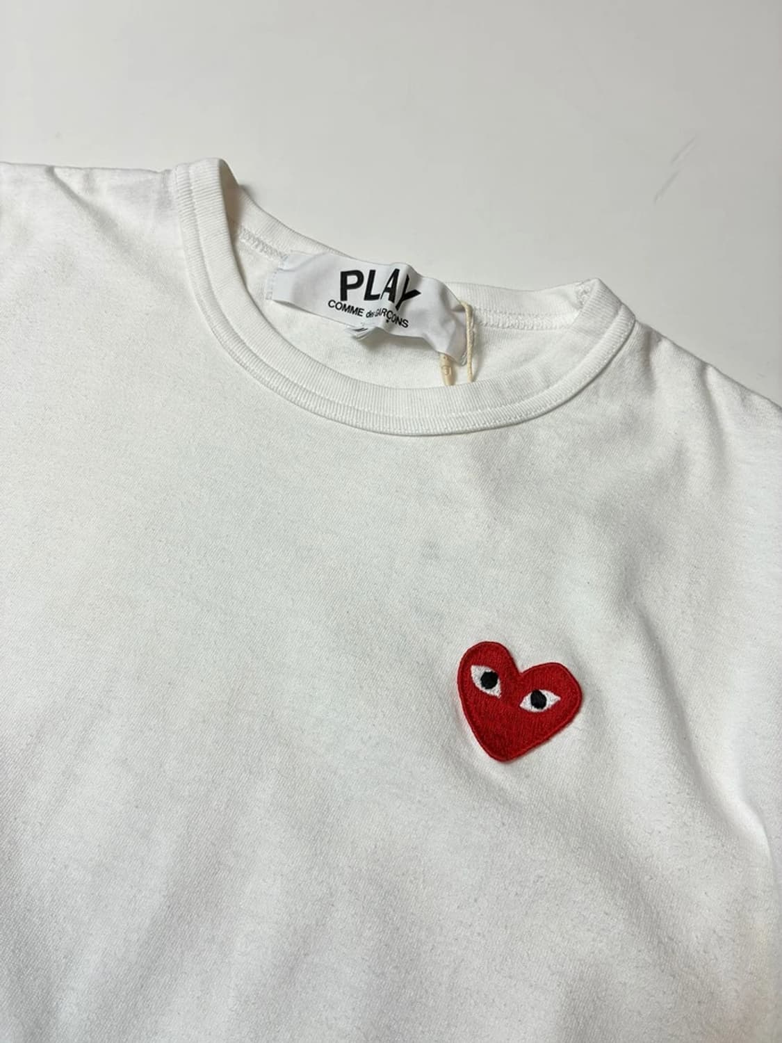 꼼데가르송 우먼스 하트 와펜 반팔 티셔츠 PN8569 상품이미지3