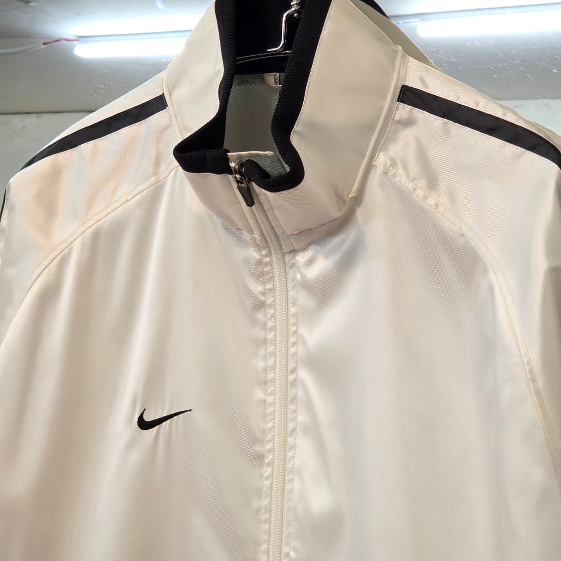 JPN NIKE 화이트 블랙 라인 바람막이 상품이미지3