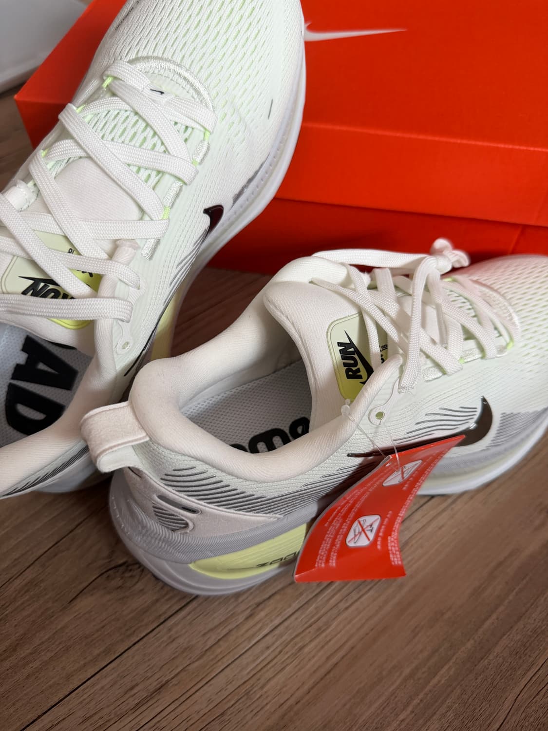 나이키 보메로 18 245 새상품 급처 상품이미지1