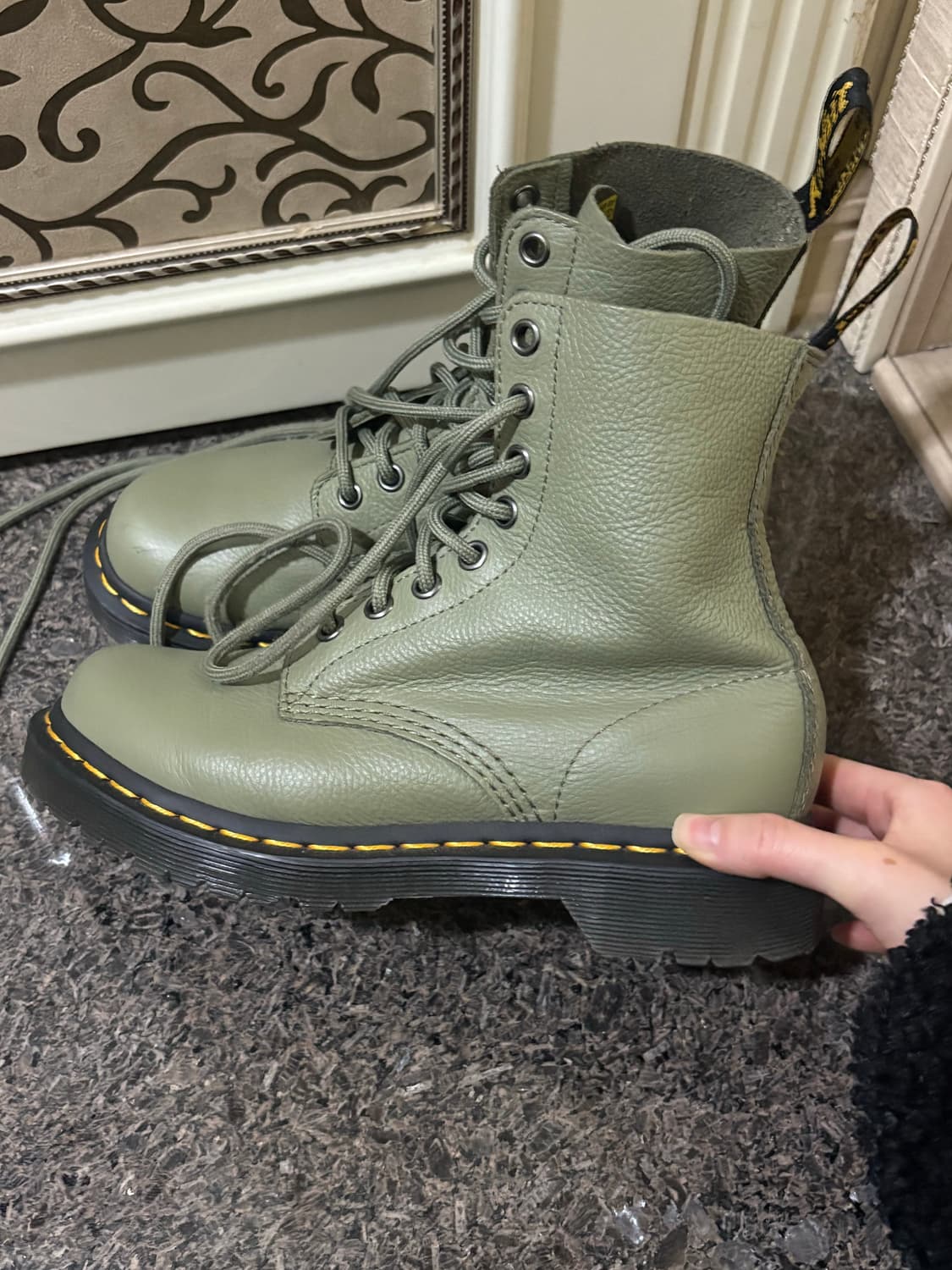 닥터마틴 1460 파스칼 여성 8홀 워커 카키 230 상품이미지2