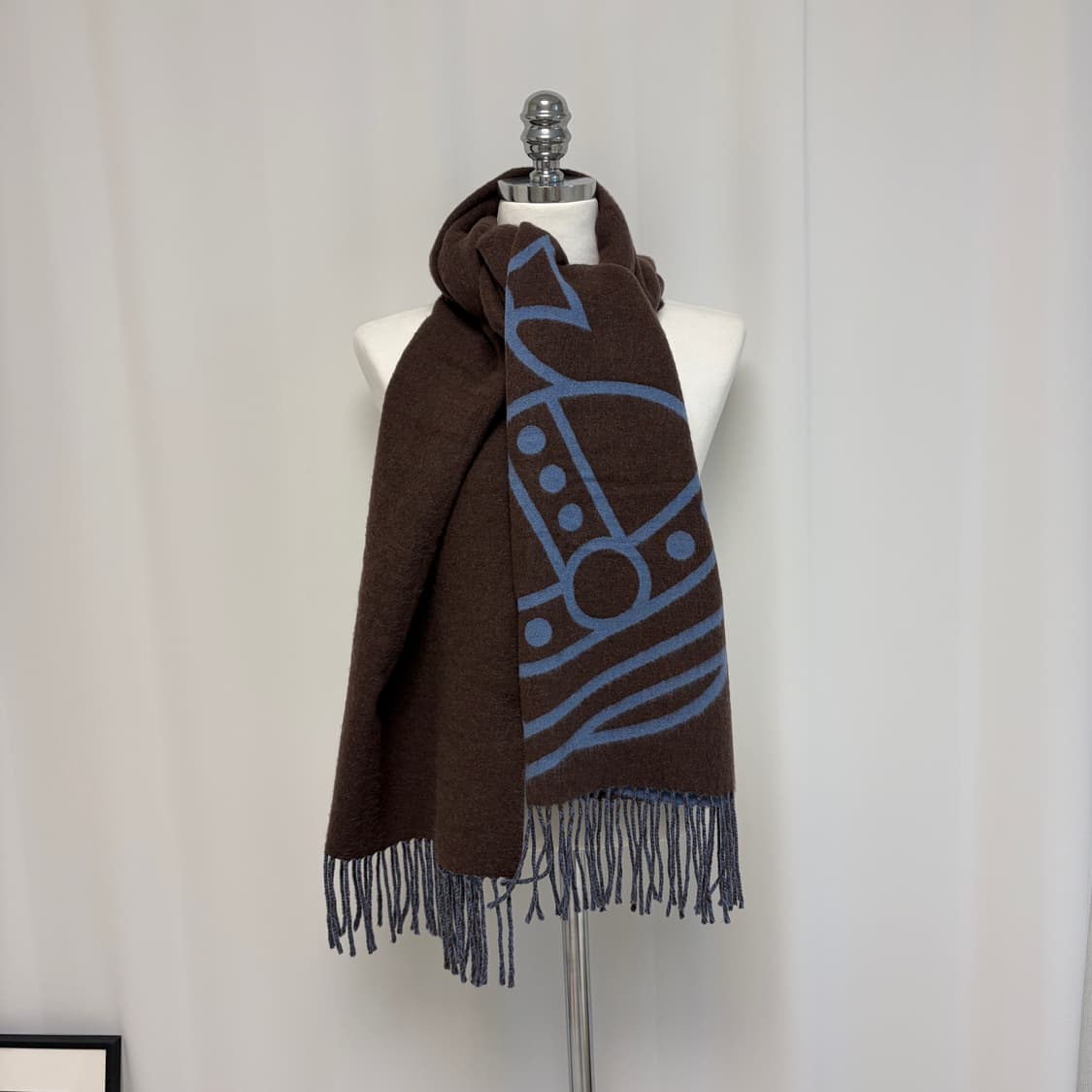 비비안웨스트우드 리버시블 빅로고 머플러 브라운 상품이미지6