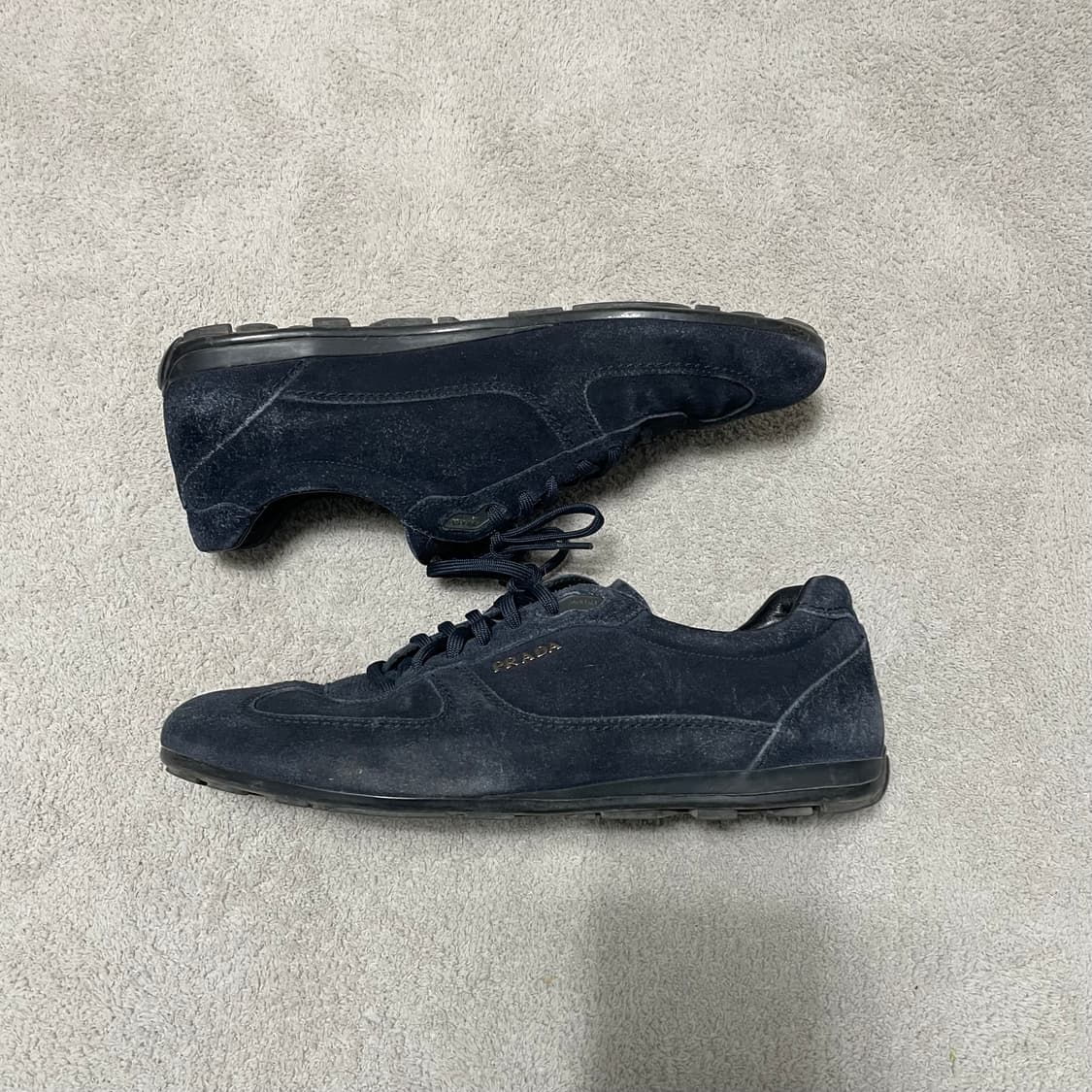 275) 프라다 스포츠 메탈로고 스웨이드 스니커즈 상품이미지1