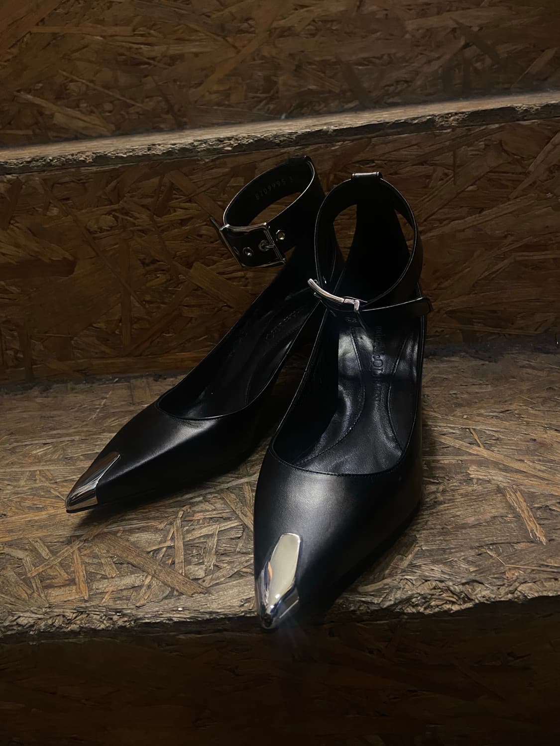 Alexander McQueen 알렉산더 맥퀸 펑크 앵클 스트랩 펌프스 상품이미지2