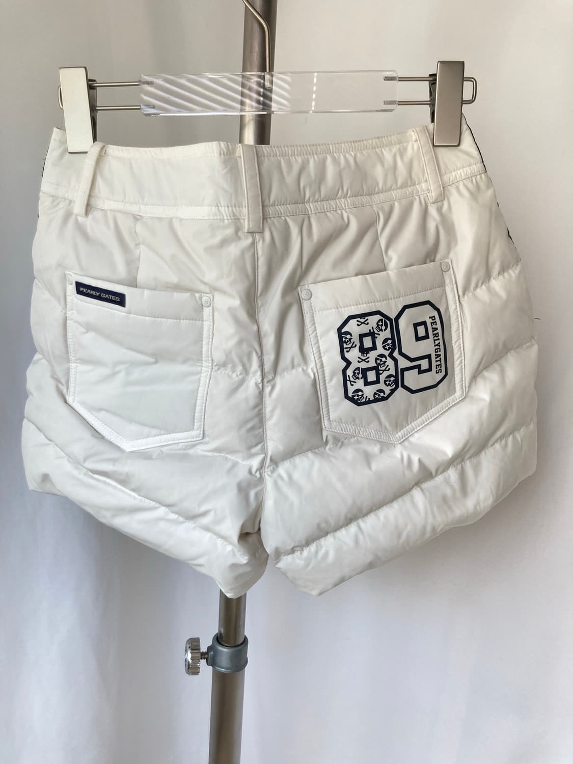 새상품) 파리게이츠 여성 퀼팅 구스 숏팬츠 화이트 상품이미지5