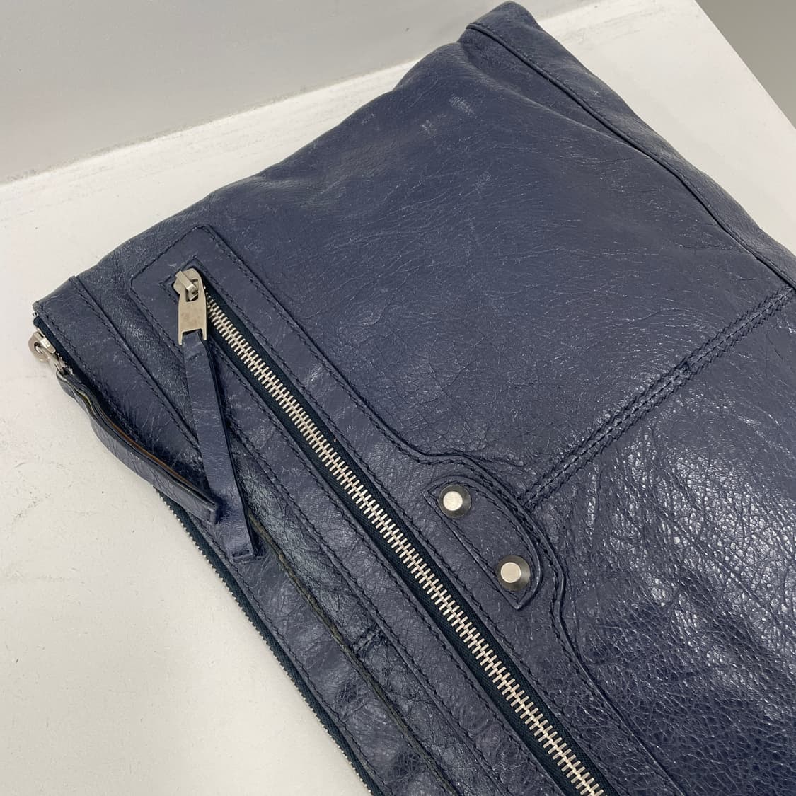 발렌시아가 네이비 레더 클러치 상품이미지4