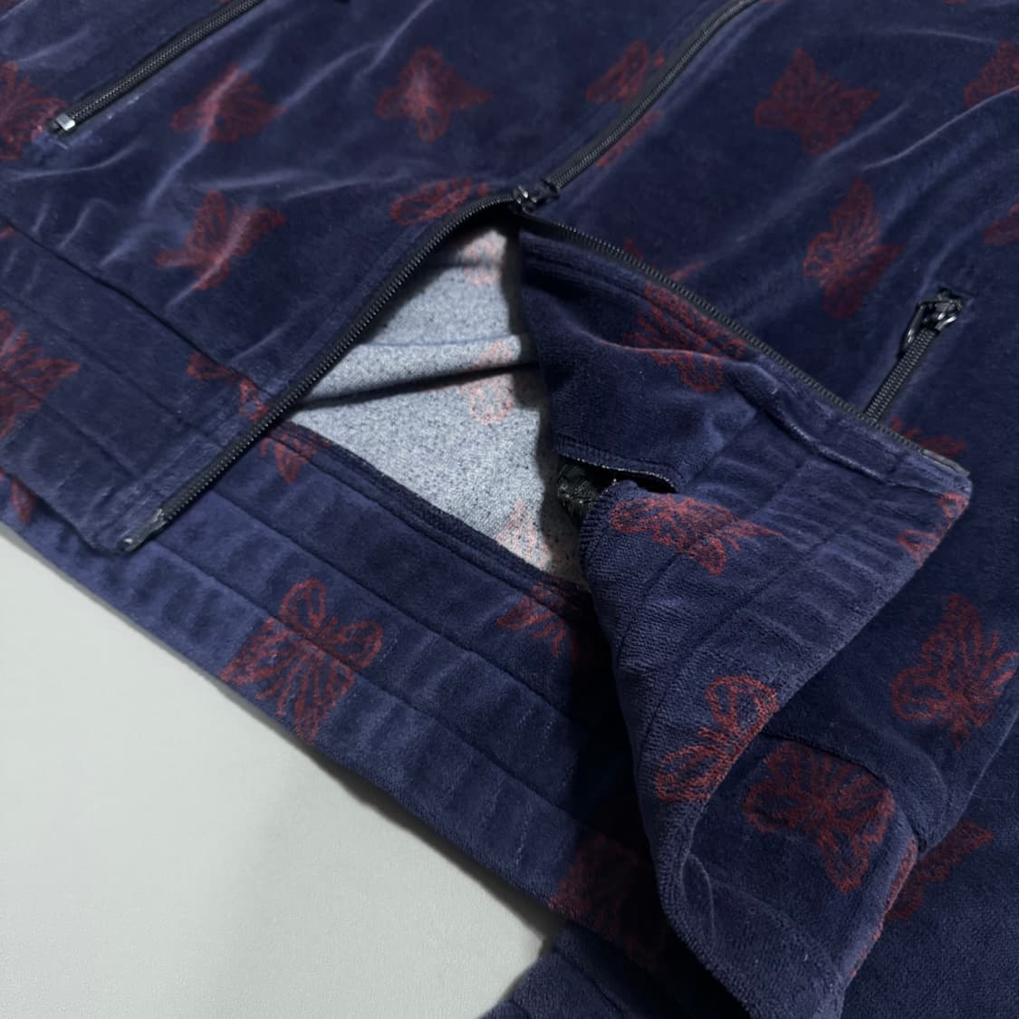 니들스(NEEDLES) 퍼플레드 파피용 풀 패턴 벨루어 트랙탑 자켓 상품이미지4