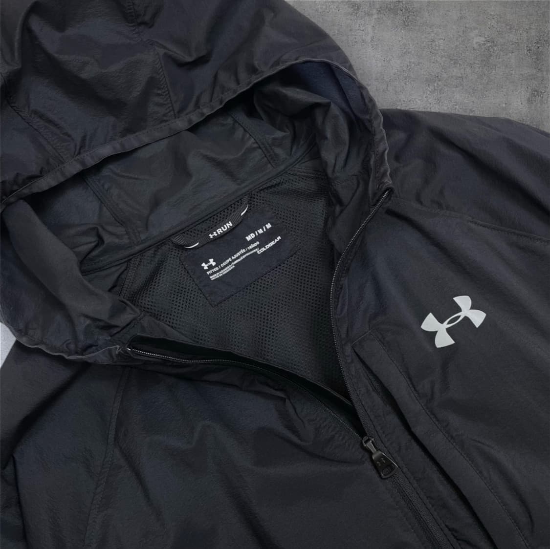 언더아머 Under armour 블랙 러닝 후드 바람막이 집업 M 상품이미지3