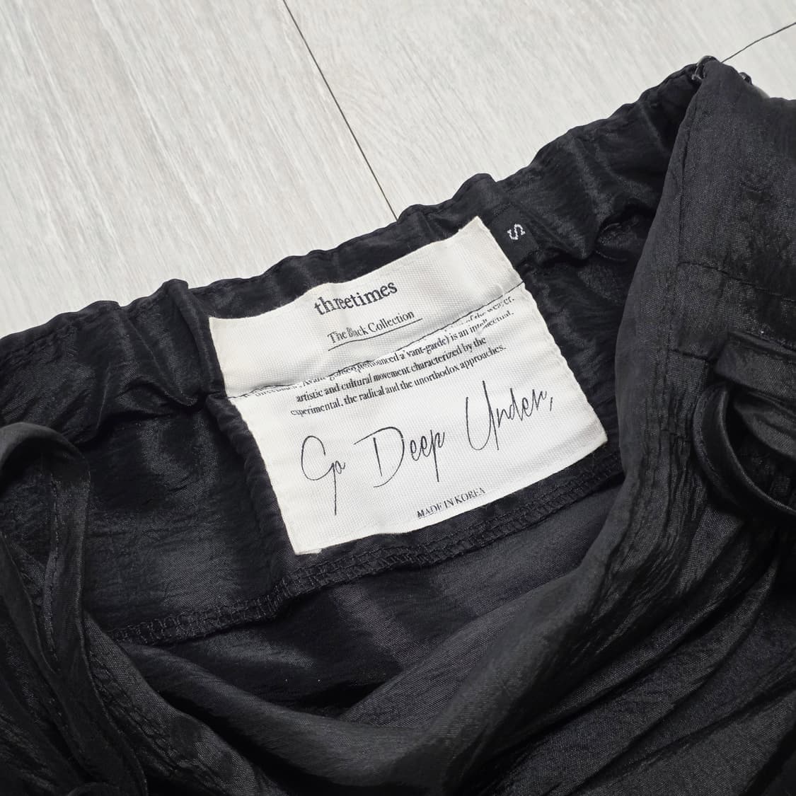 쓰리타임즈 (쓰탐) 자체제작 셔링 새틴 스커트 블랙 상품이미지2