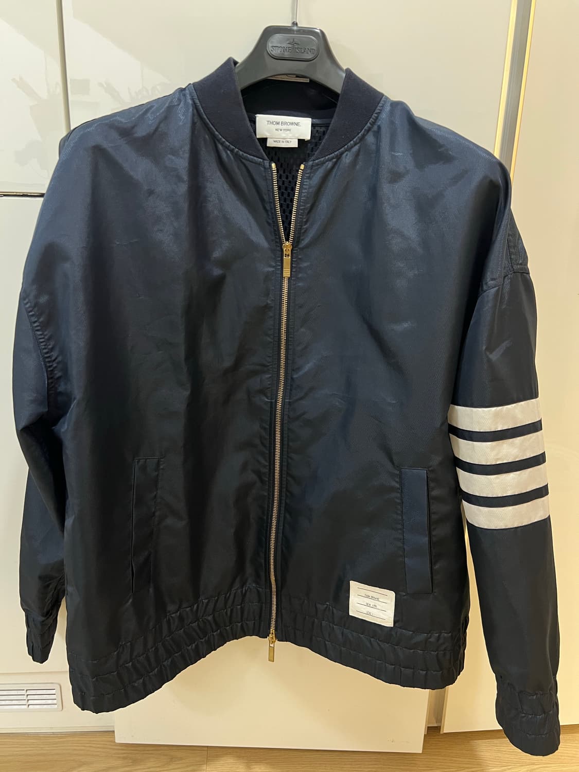 톰브라운 4바 봄버자켓 105-107 상품이미지1