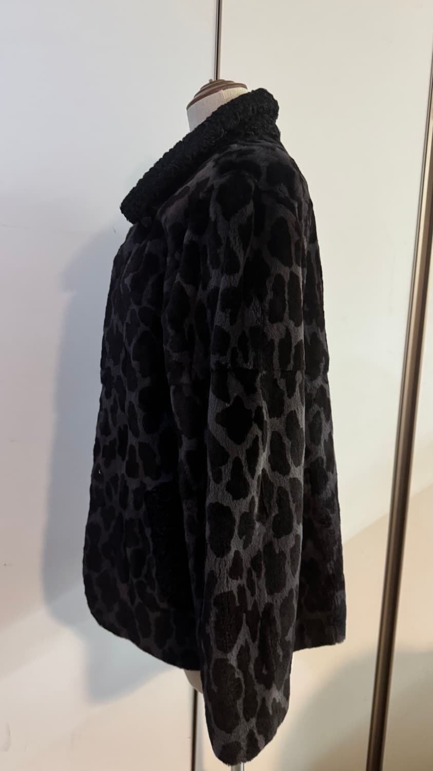 레오파드 무늬의 밍크 자켓입니다 상품이미지7