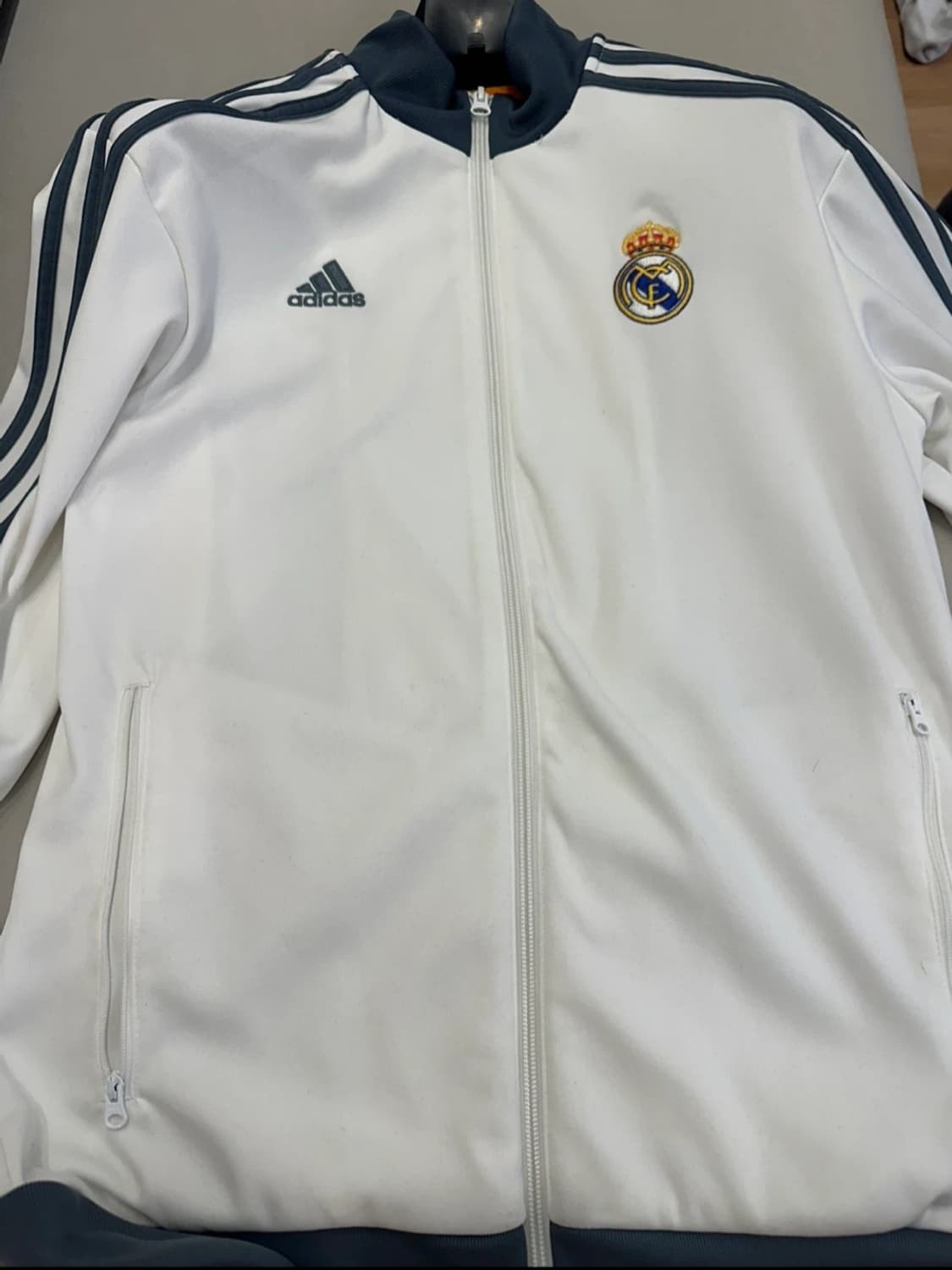 아디다스 레알 마드리드  트랙탑 팝니다 상품이미지2