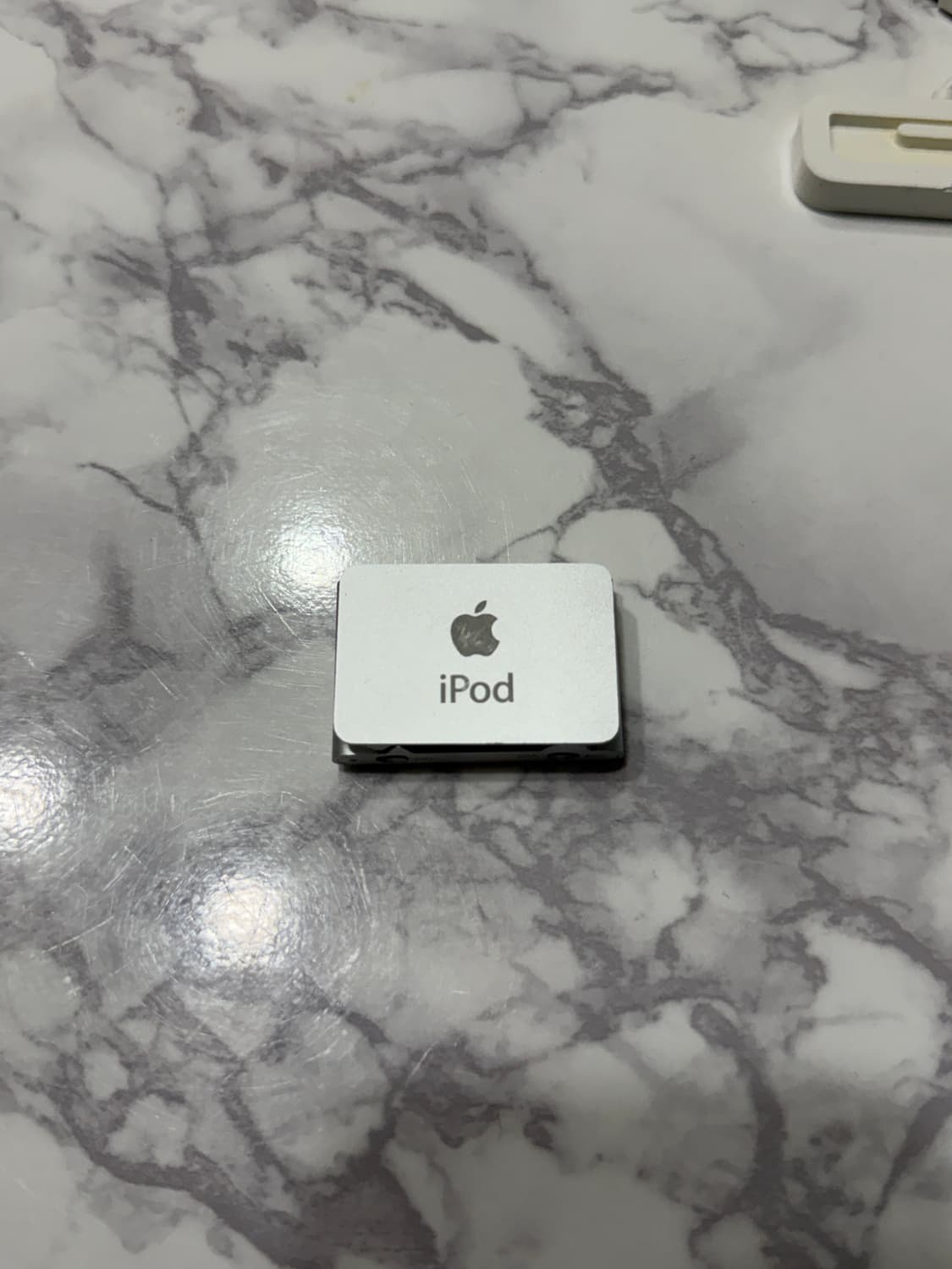 애플 아이팟 셔플 실버2 + 충전케이블 상품이미지2