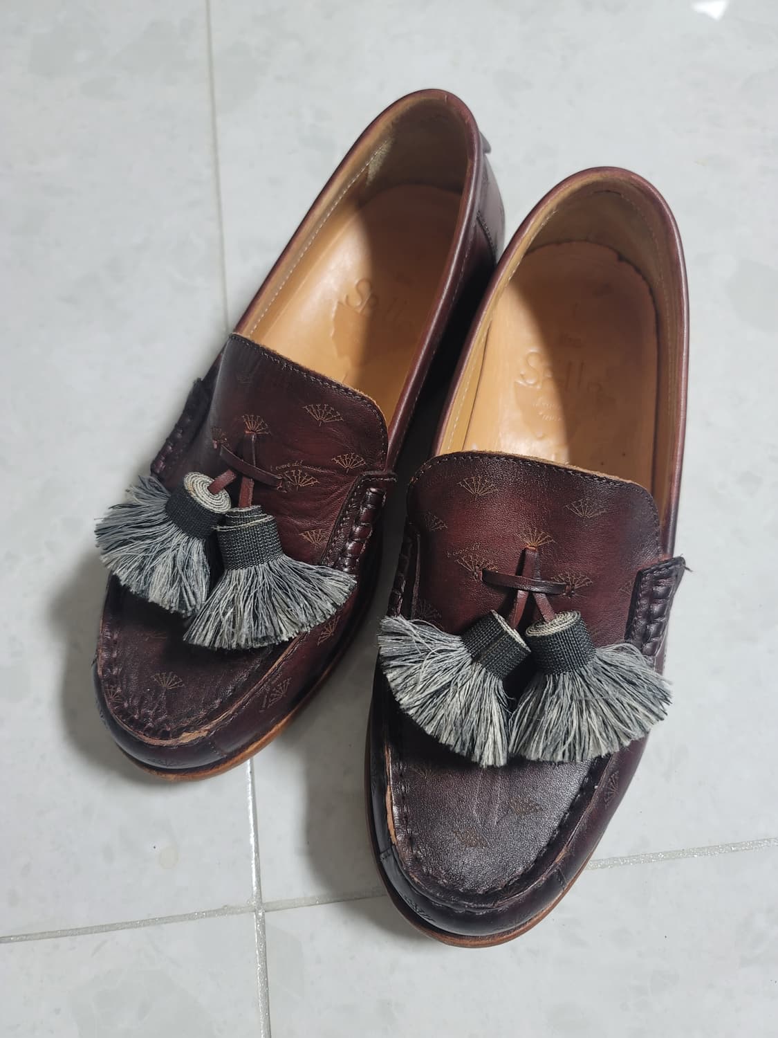 spello 해외명품 테슬 로퍼 235사이즈 상태굿
 상품이미지1