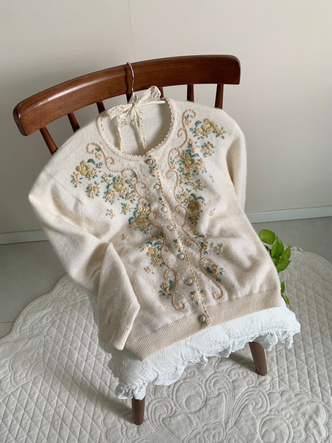 울 핸드 자수 아이보리 가디건 상품이미지1