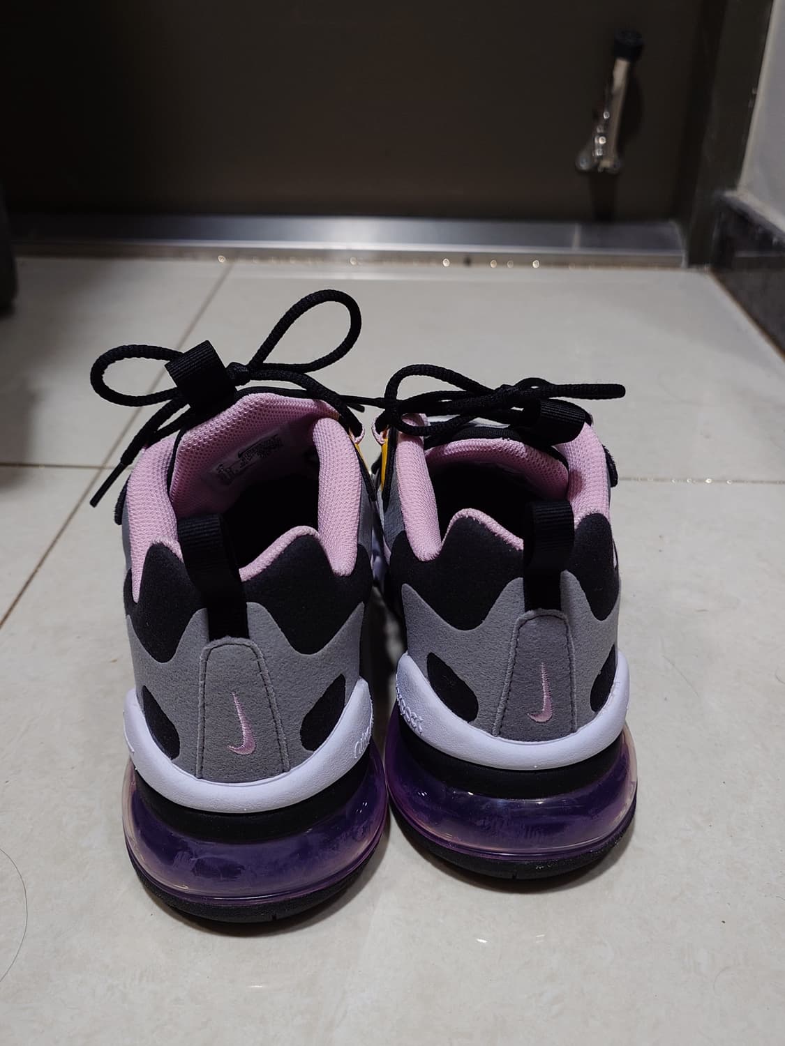 [230] 나이키 에어맥스 270 운동화 멀티컬러 상품이미지3