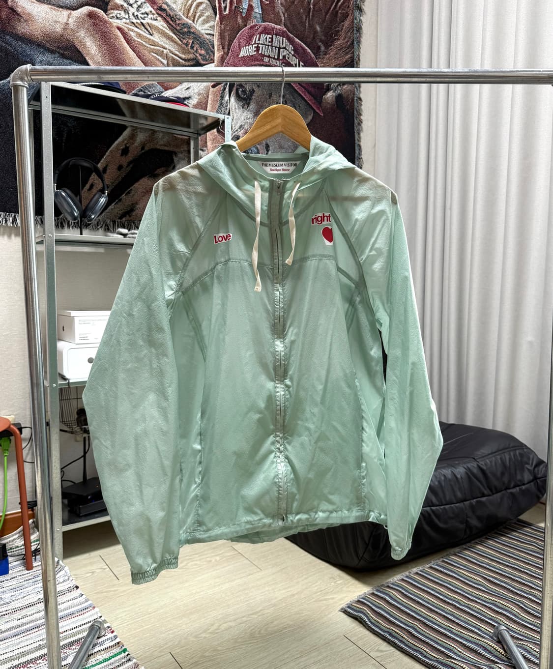 더뮤지엄비지터 러브 바람막이 상품이미지2