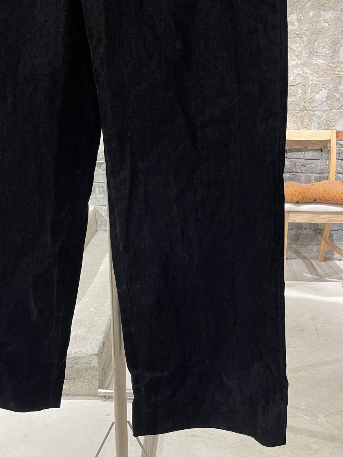 해칭룸 블랙 레귤러 벨벳 데님 팬츠 상품이미지5