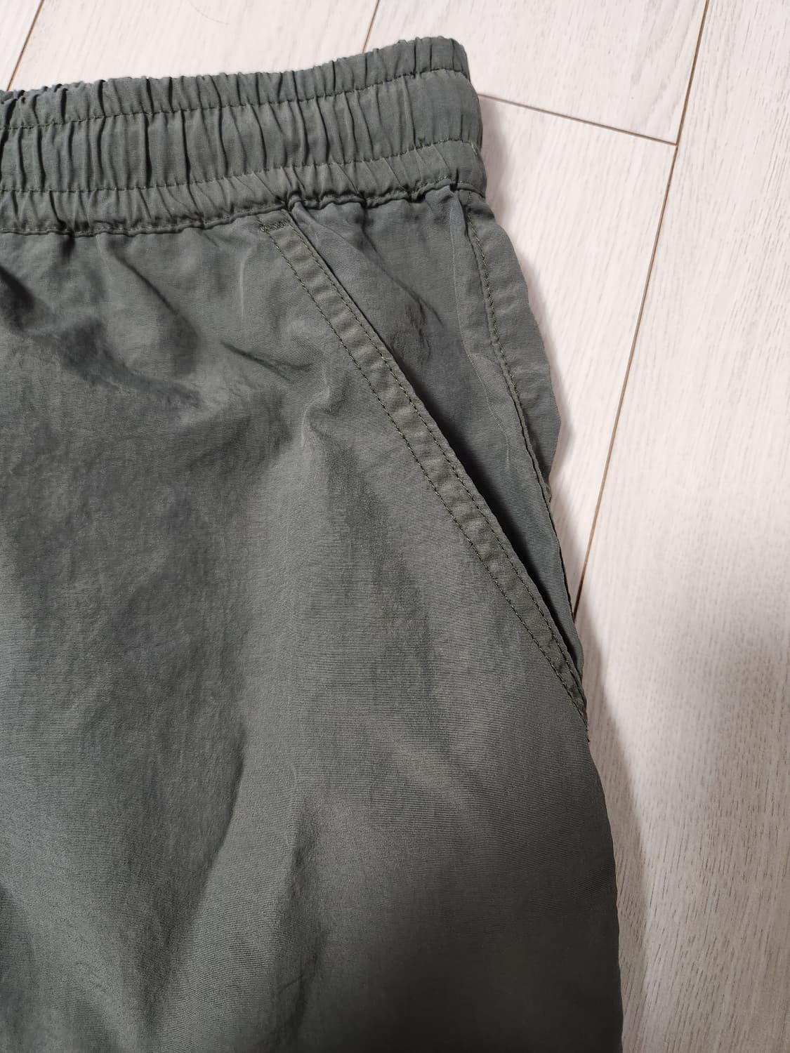 스케쳐스 퍼포먼스 카키색 밴딩 반바지 사이즈32 L

약간의 사용감 외에 상품이미지6