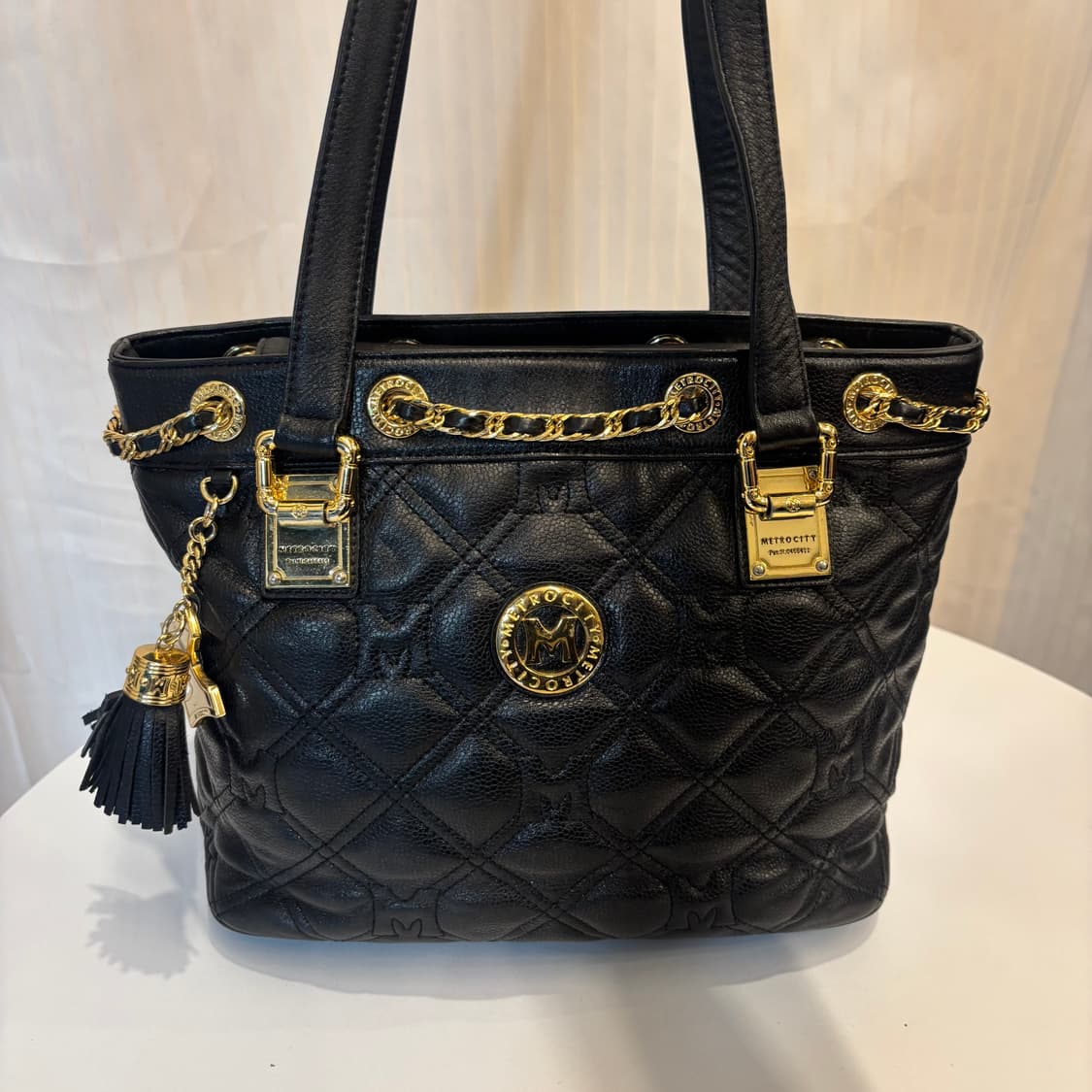 정품 메트로시티 퀄팅 금장 숄더백     상품이미지4