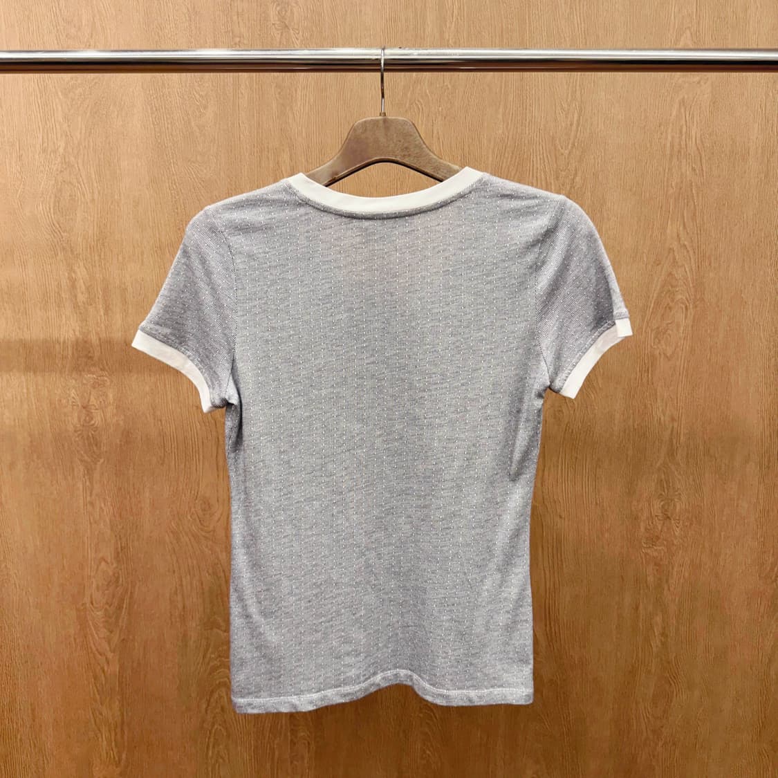 캘빈클라인 진스 브이넥 반팔 티셔츠 배색 CK로고 디테일 슬림핏 그레이 상품이미지3