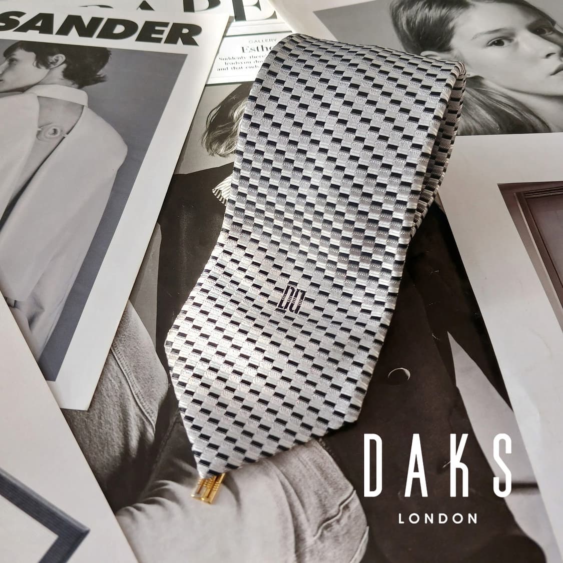 닥스 실크 혼방 블랙 체크 텍스처 슬림 넥타이 8cm A등급 A19537 상품이미지1