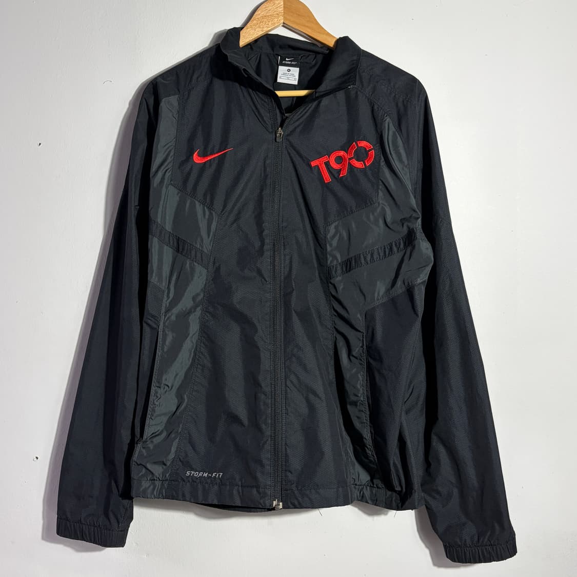 나이키 블랙 레드 로고 바람막이 자켓 상품이미지1